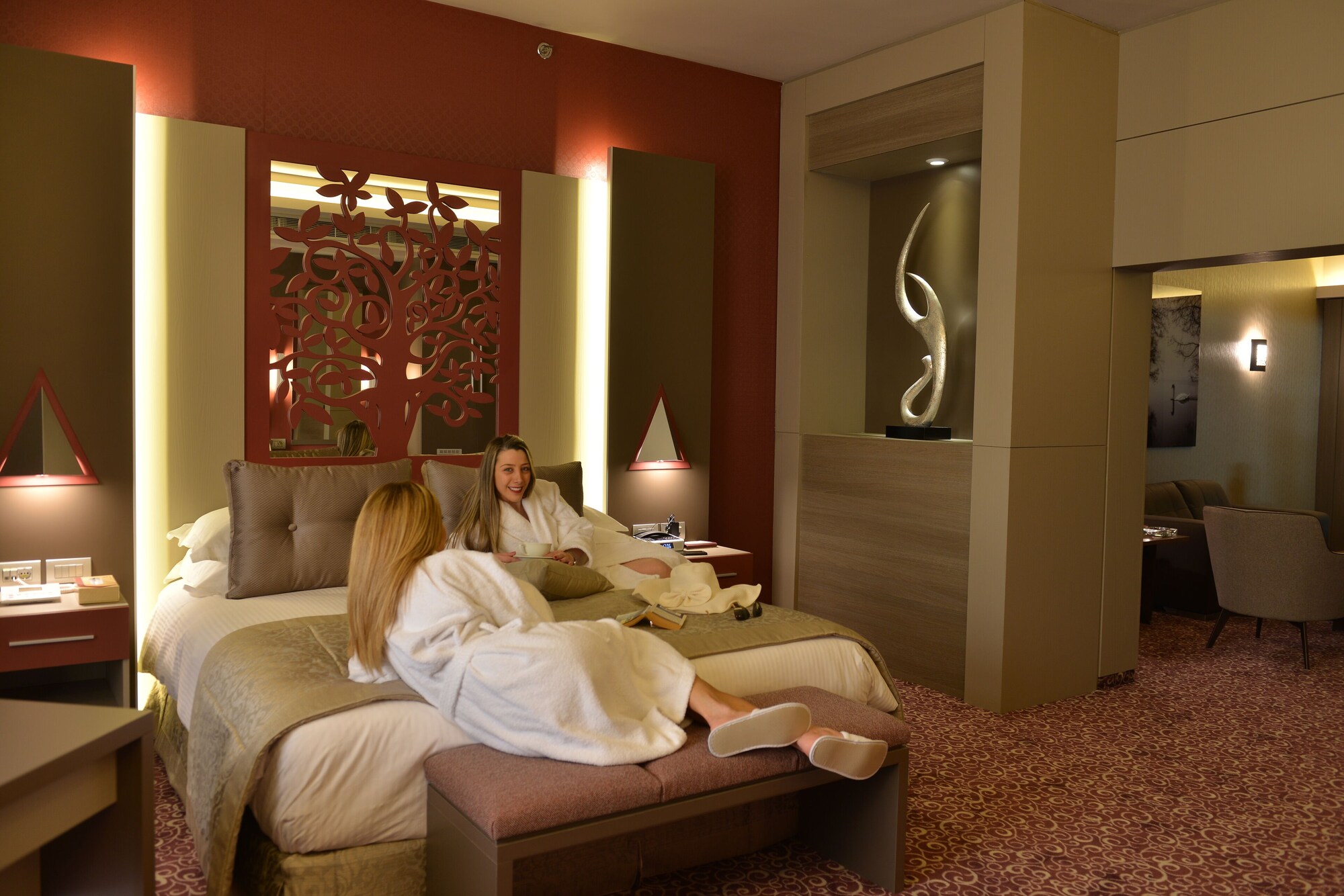 AMBASSADOR, SUITE, CLUB FLOOR