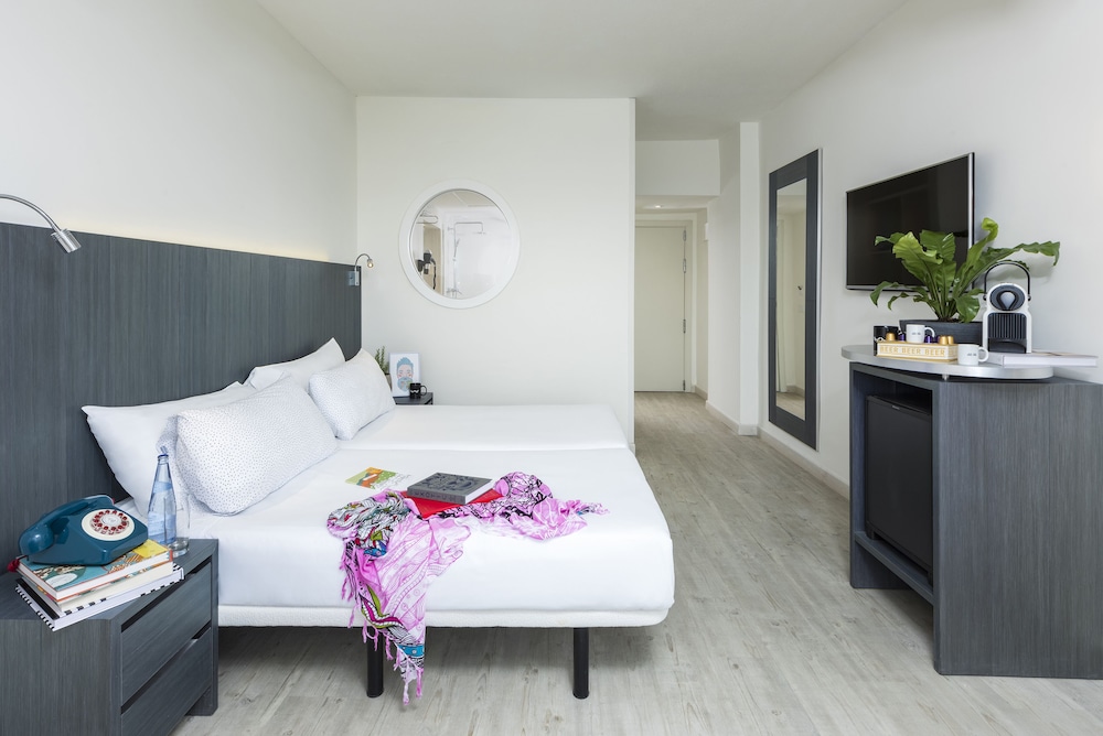 Innside Ibiza 30/64