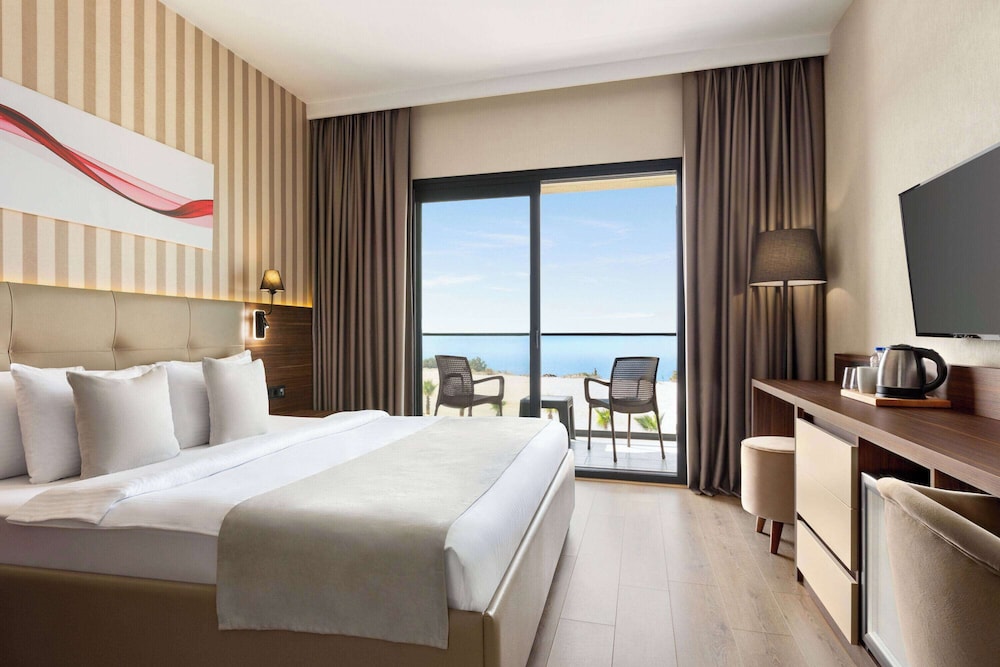 Ramada by Wyndham Cesme 33/67