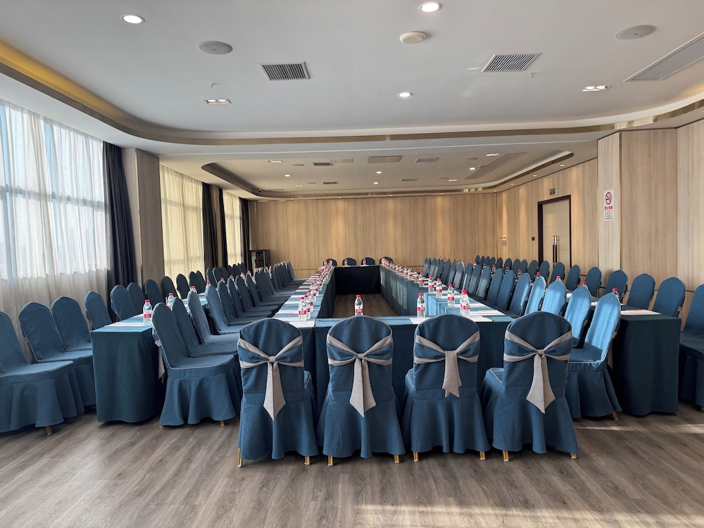 Country Inn & Suites by Radisson 35/38