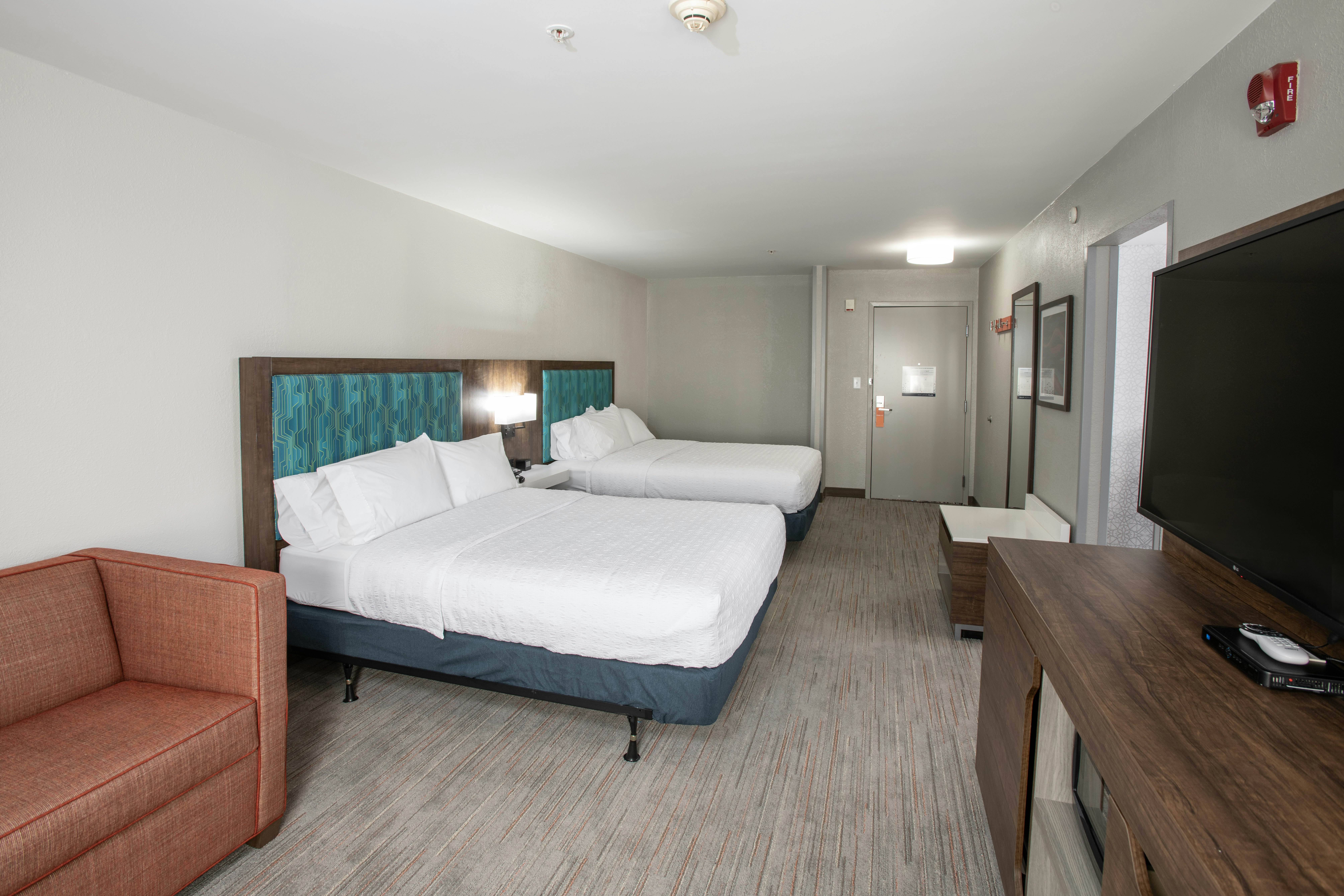 غرفة بسريرين كوين مع أريكة، Hampton Inn Dry Ridge 2/6