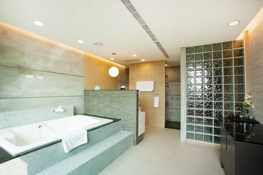 823-Tourist Hotel 7/64
