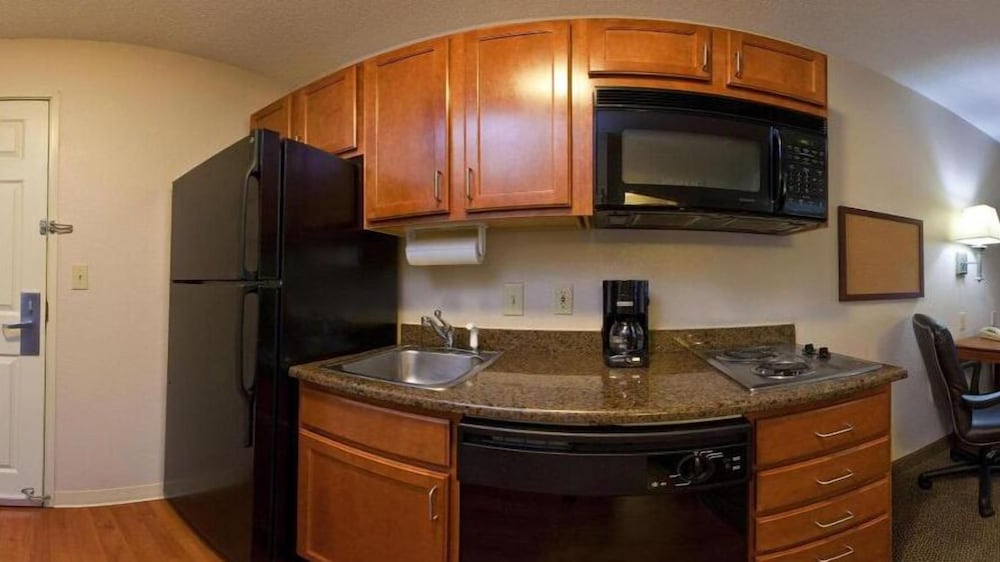 CANDLEWOOD SUITES ROCKFORD 29/38