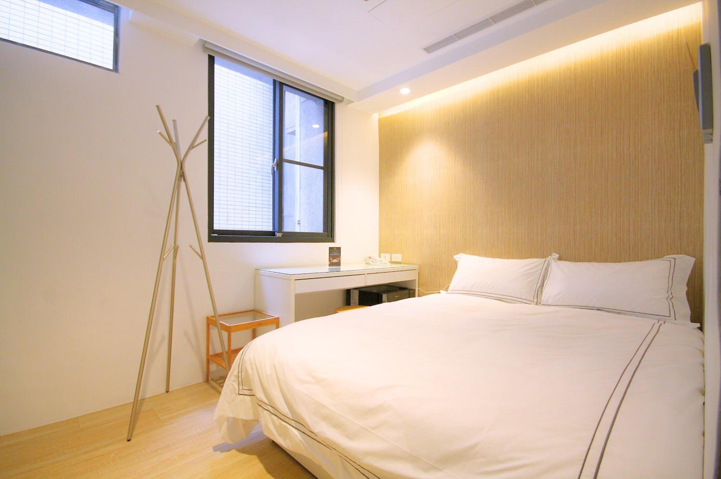 Mini West Hotel 8/50