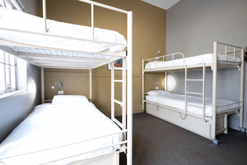 YHA Melbourne Central 16/35