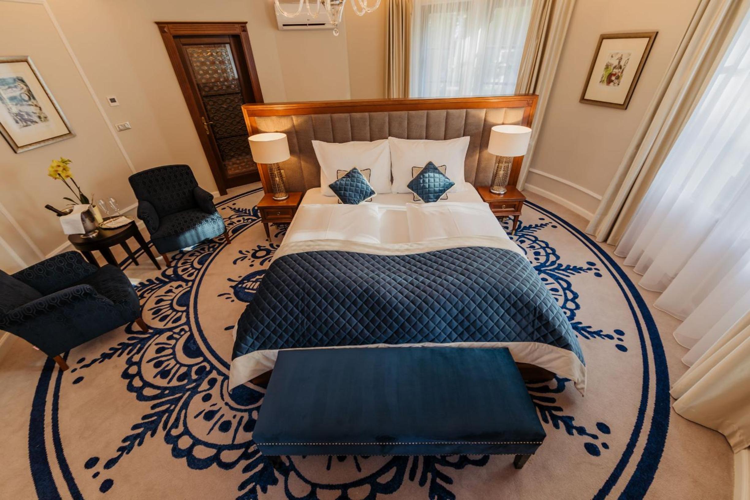 Tower, Suite