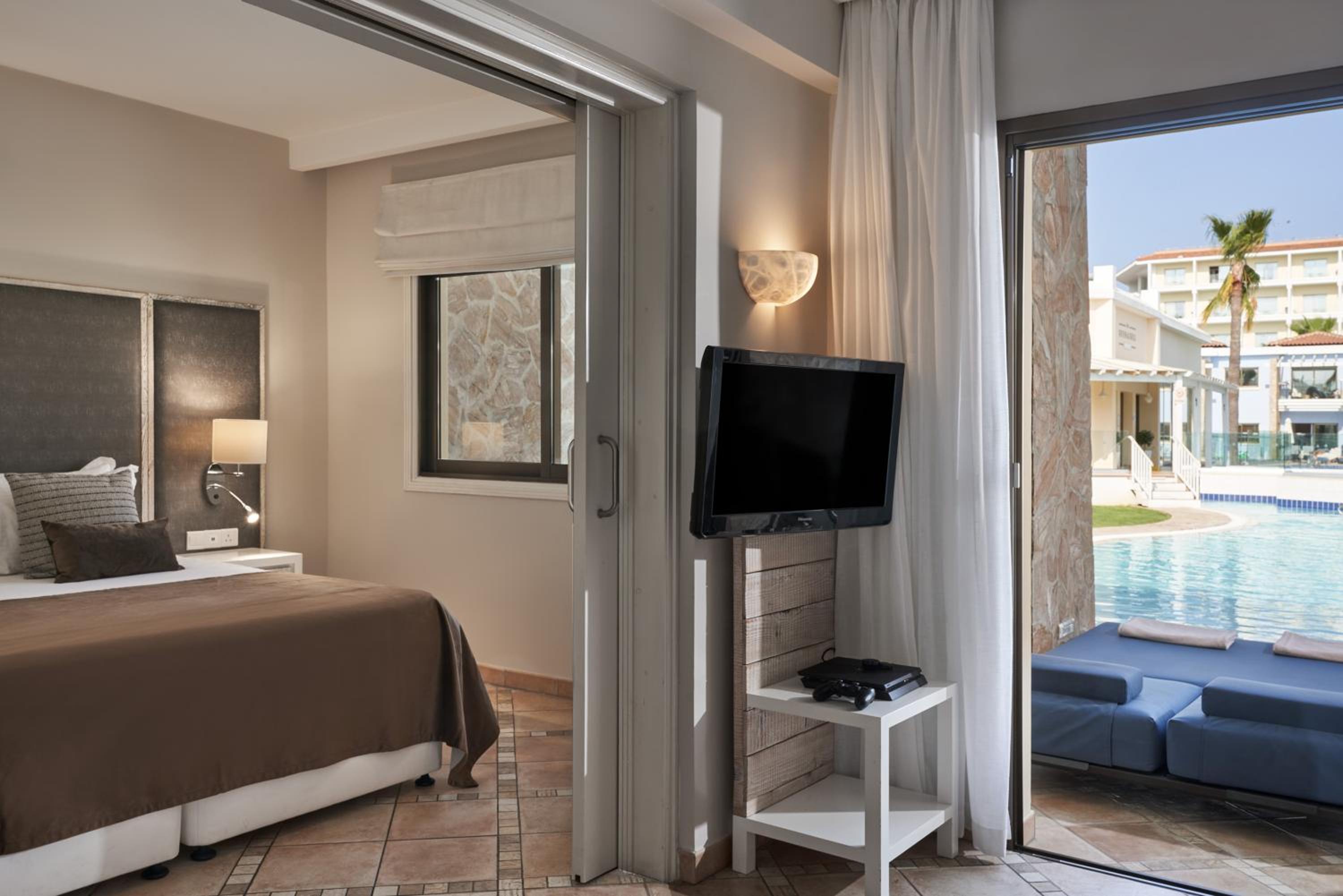1 Bedroom, Swim Up, Premium, Suite, King Bed