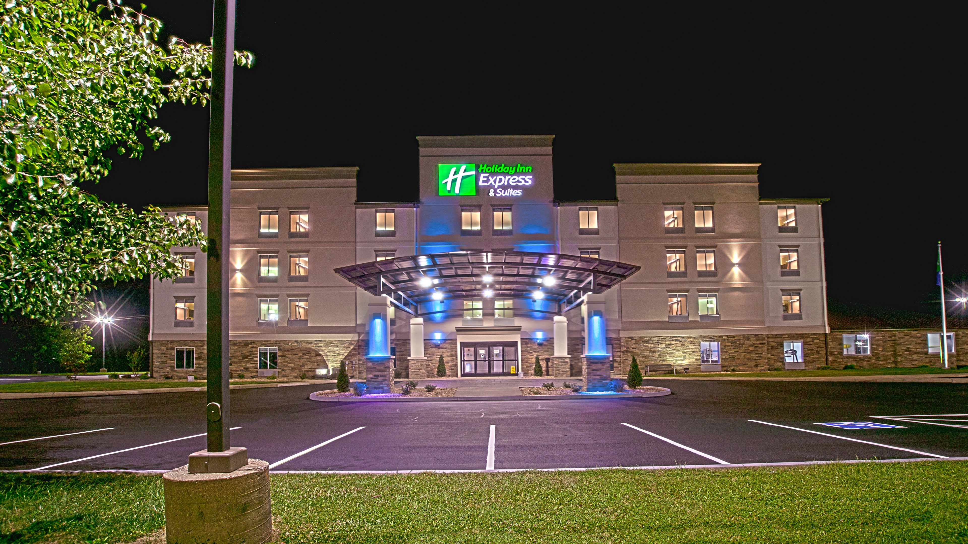 Holiday Inn Express Suites Evansville North 29/31