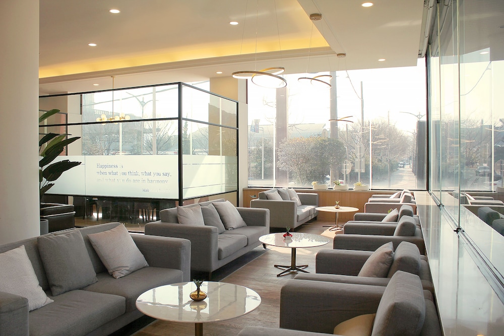 Crown Hotel 17/34