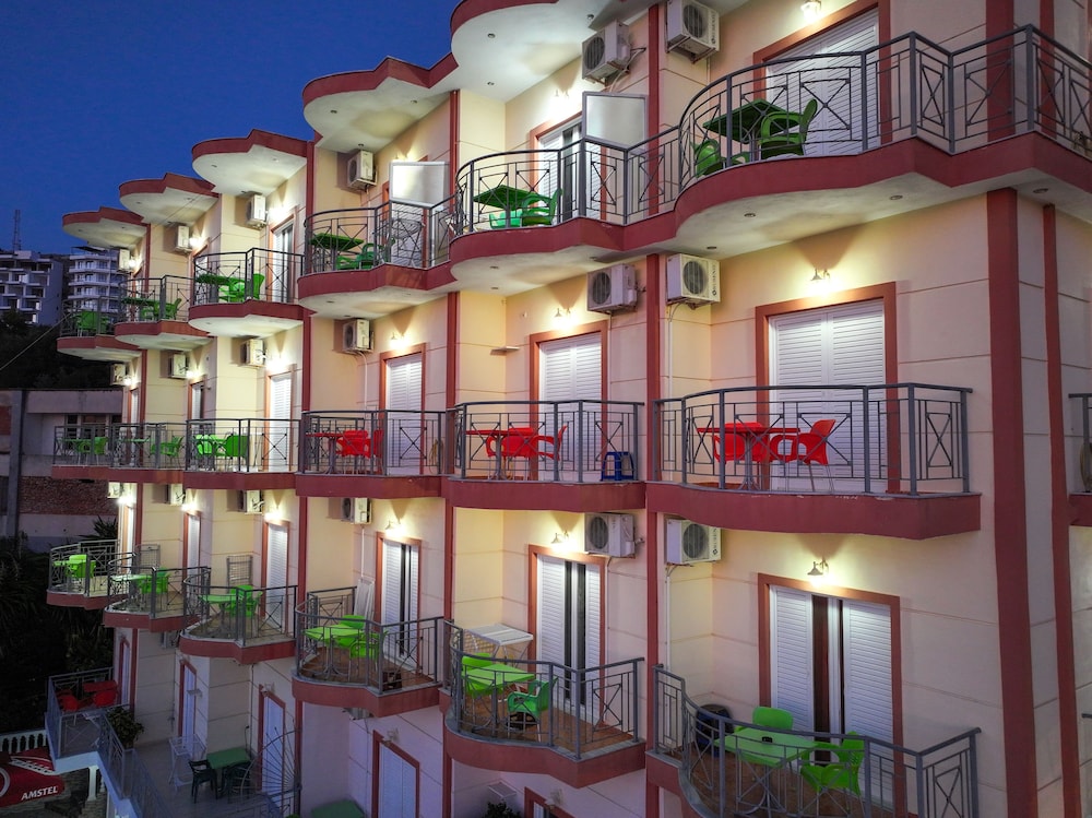 Melsi Apartments 3/50