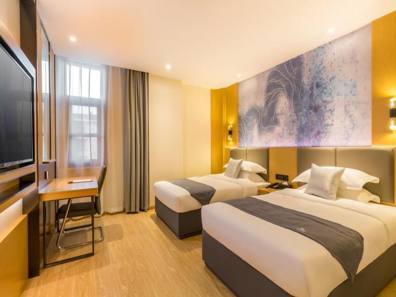 DELUXE, TWIN BEDS
