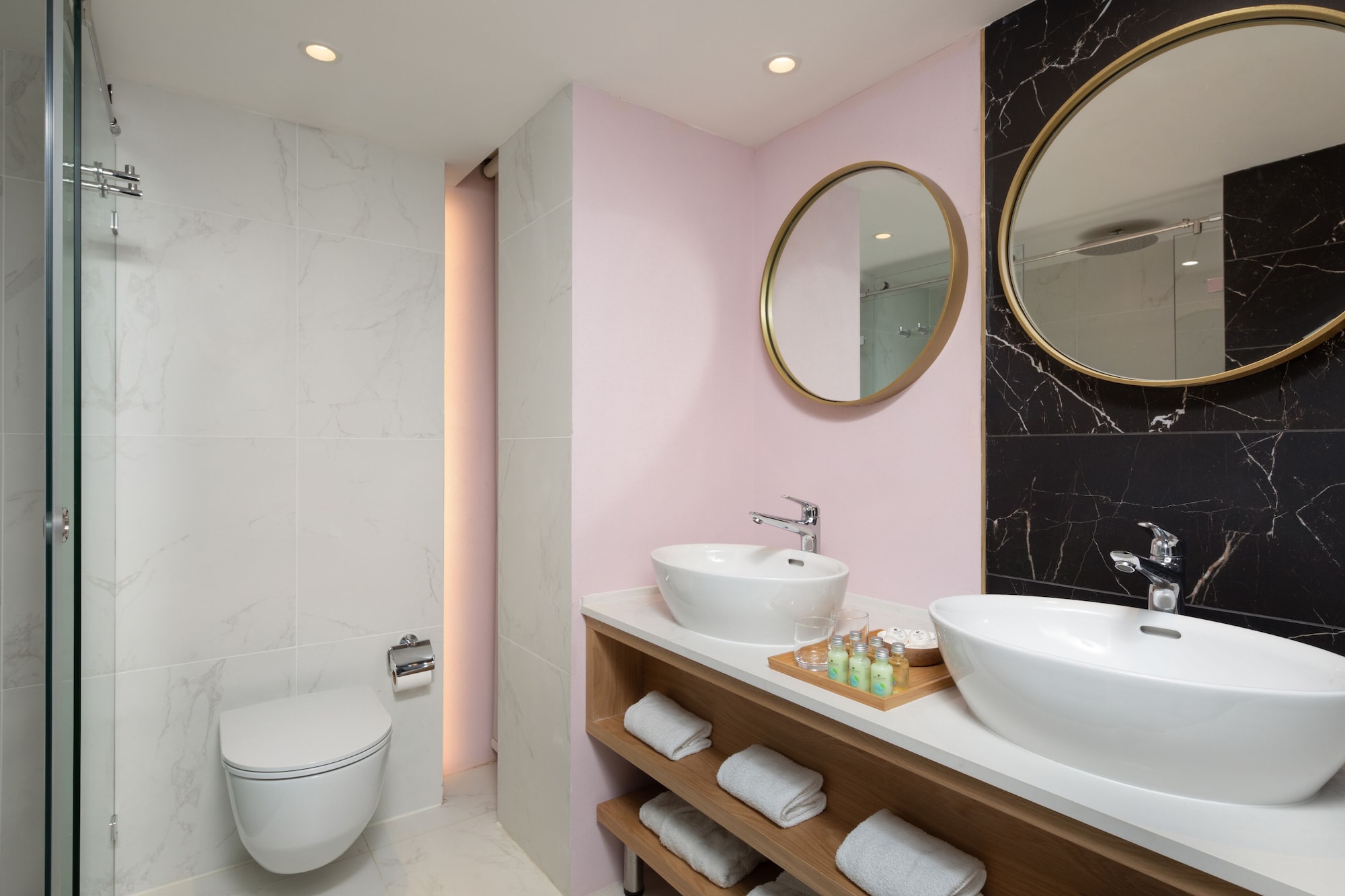 BIG, SUITE, TWIN BEDS, OLD CITY VIEW, SOFA, TERRACE, HIGH FLOOR