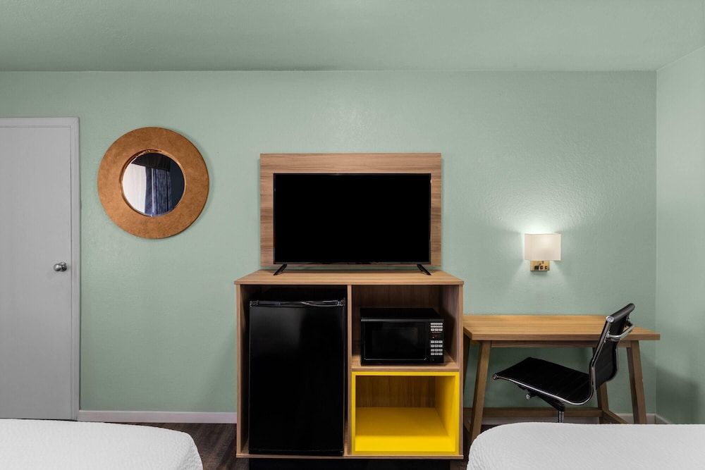 Days Inn by Wyndham Pratt 47/54