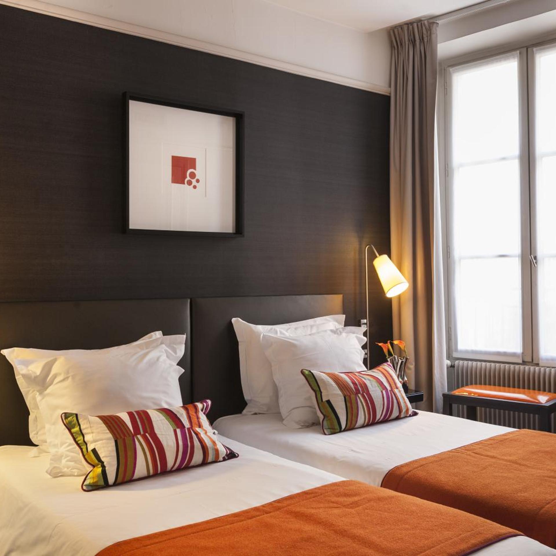 Petite, Twin Beds