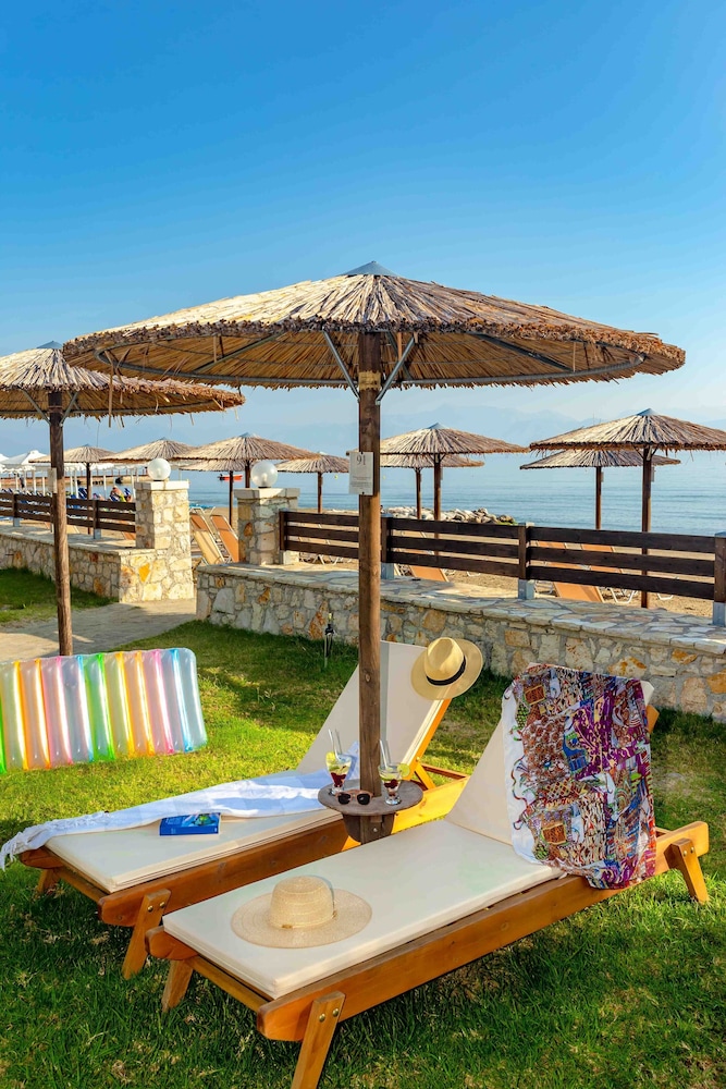 Robolla Beach Aparthotel 67/75
