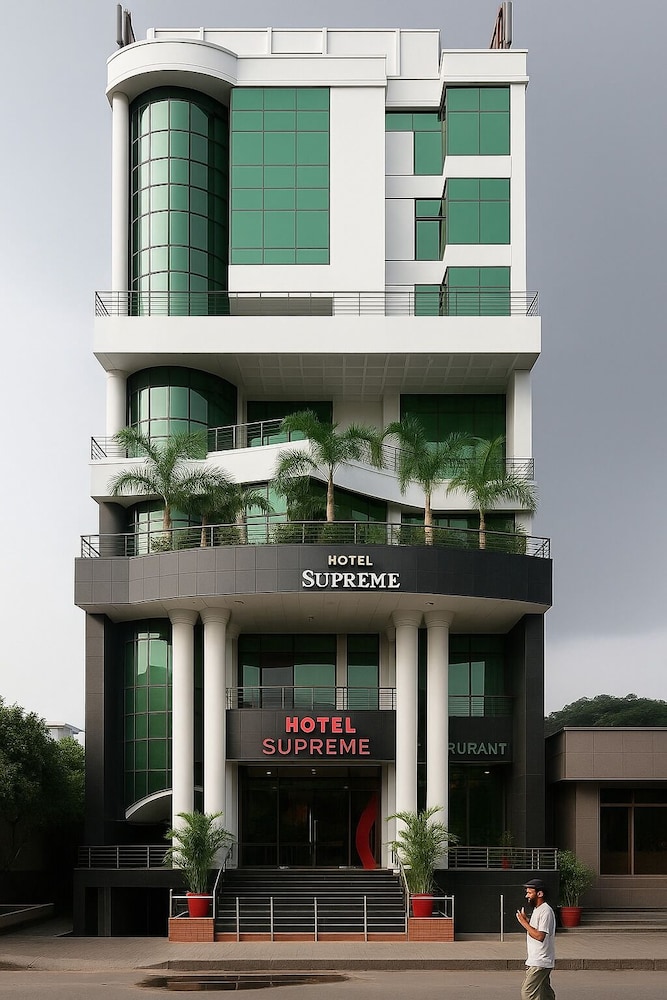 Hotel Supreme 3/50