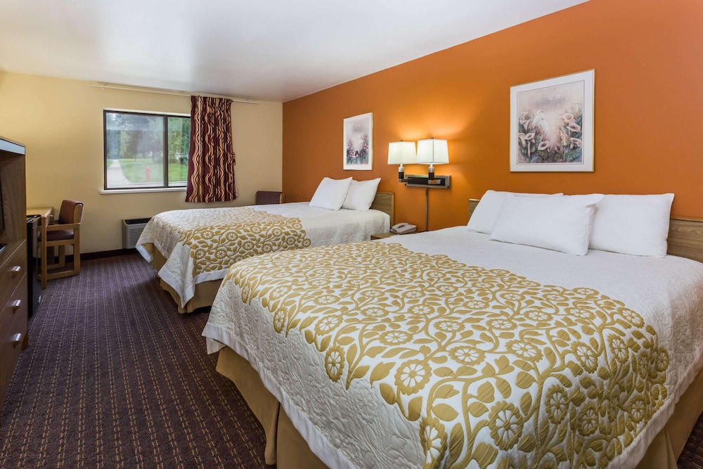 Days Inn by Wyndham Stoughton WI 5/10