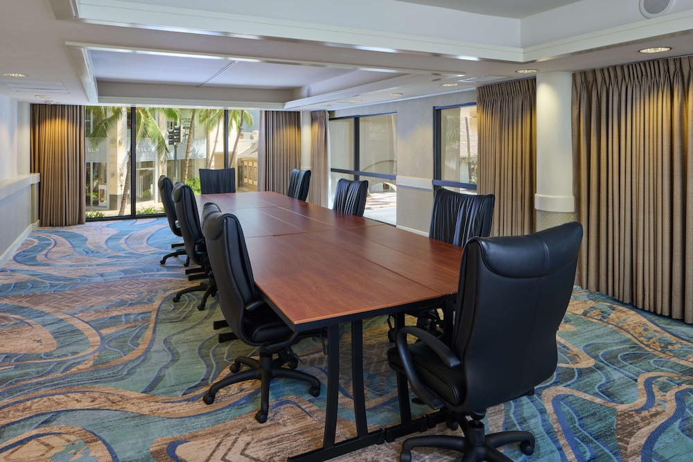 OUTRIGGER Waikiki Beach Resort 76/88