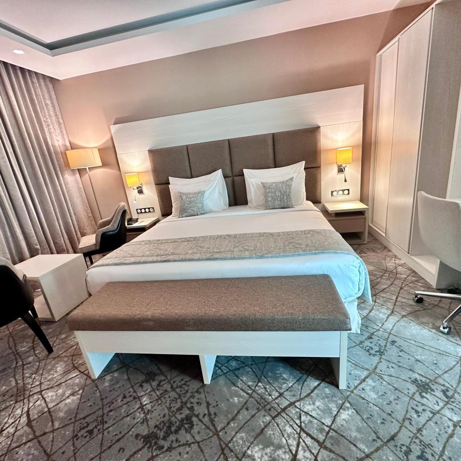 2H Hotel 20/61
