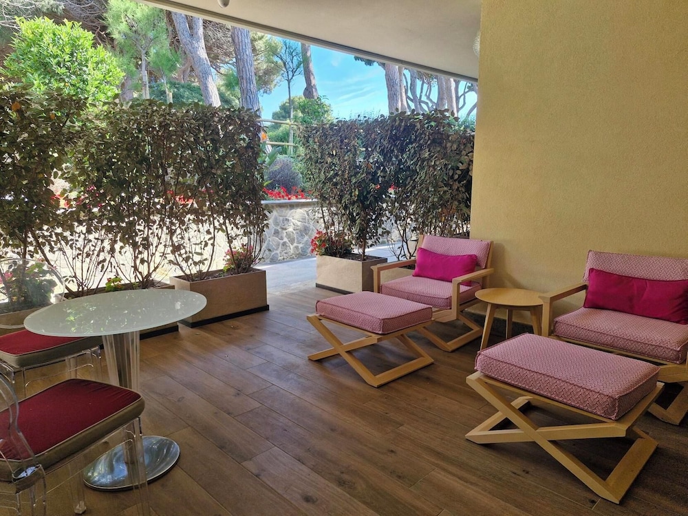 Cala Beach Resort 36/65