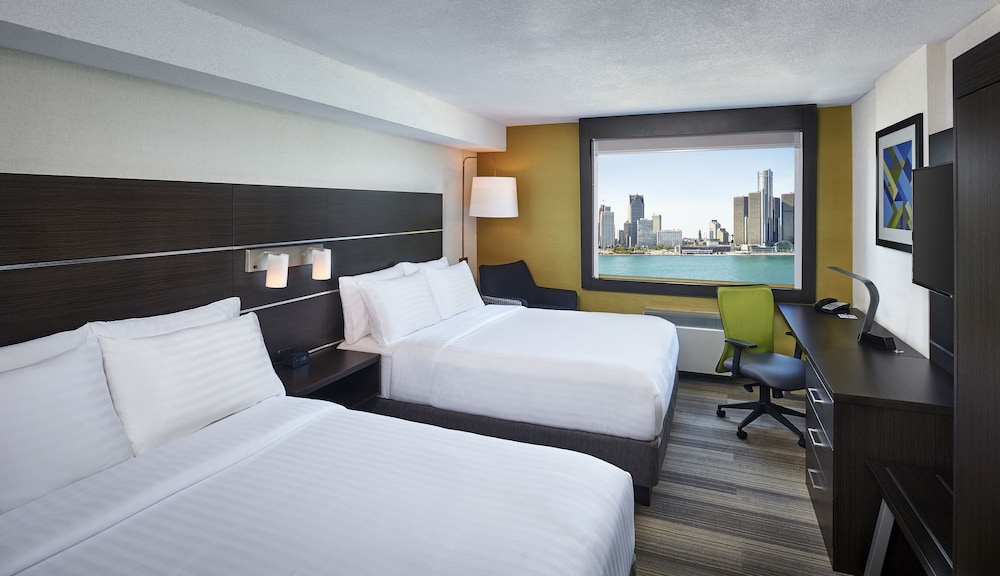Standard, 2 Queen Beds, Partial River View, River View