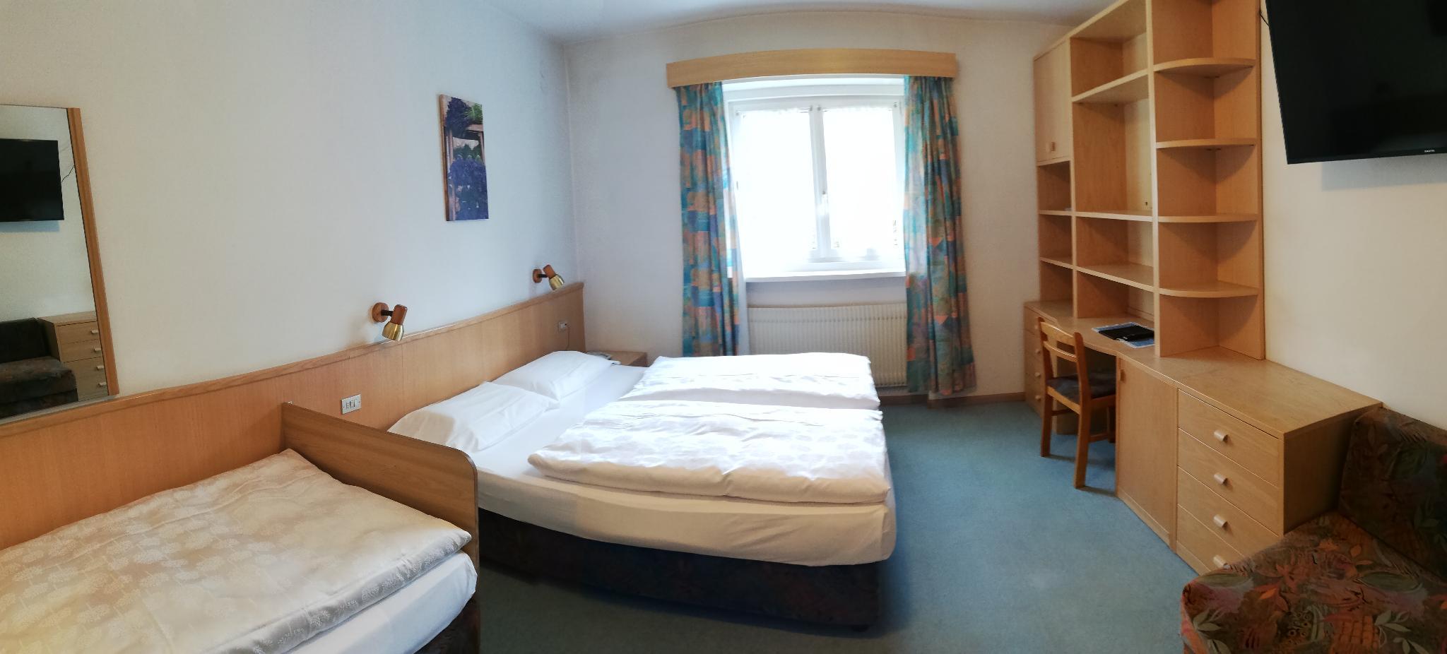Room, 4 Beds