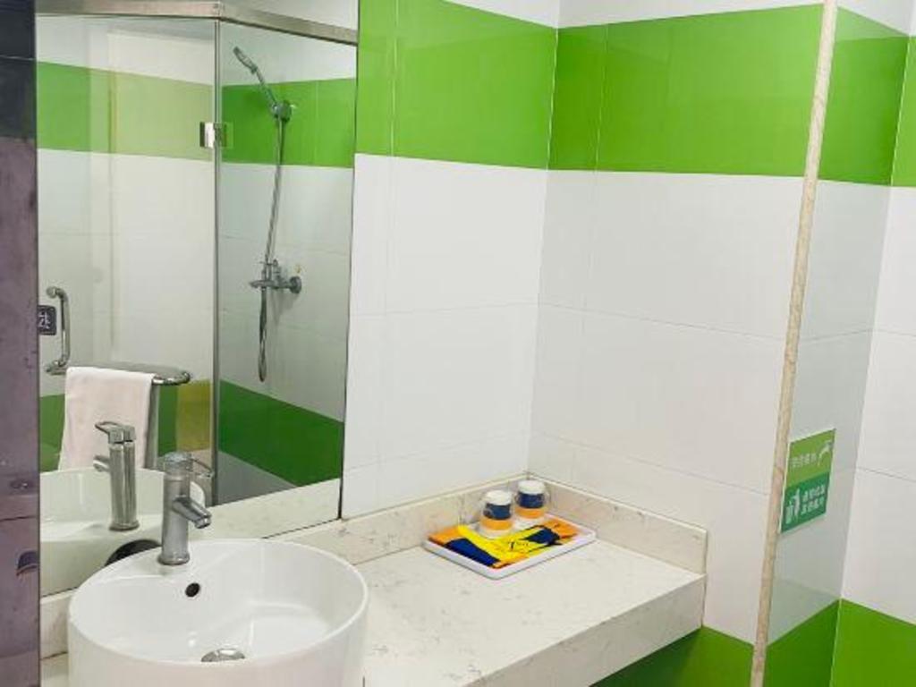 7 Days Inn (Zhuhai Haiquanwan Pingsha) 53/55