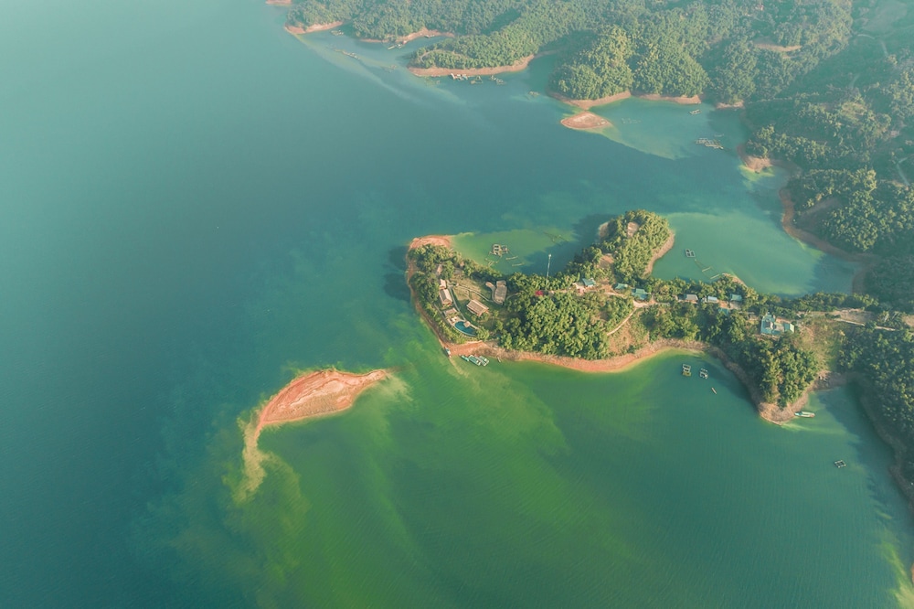 Mai Chau Hideaway Lake Resort 1/72