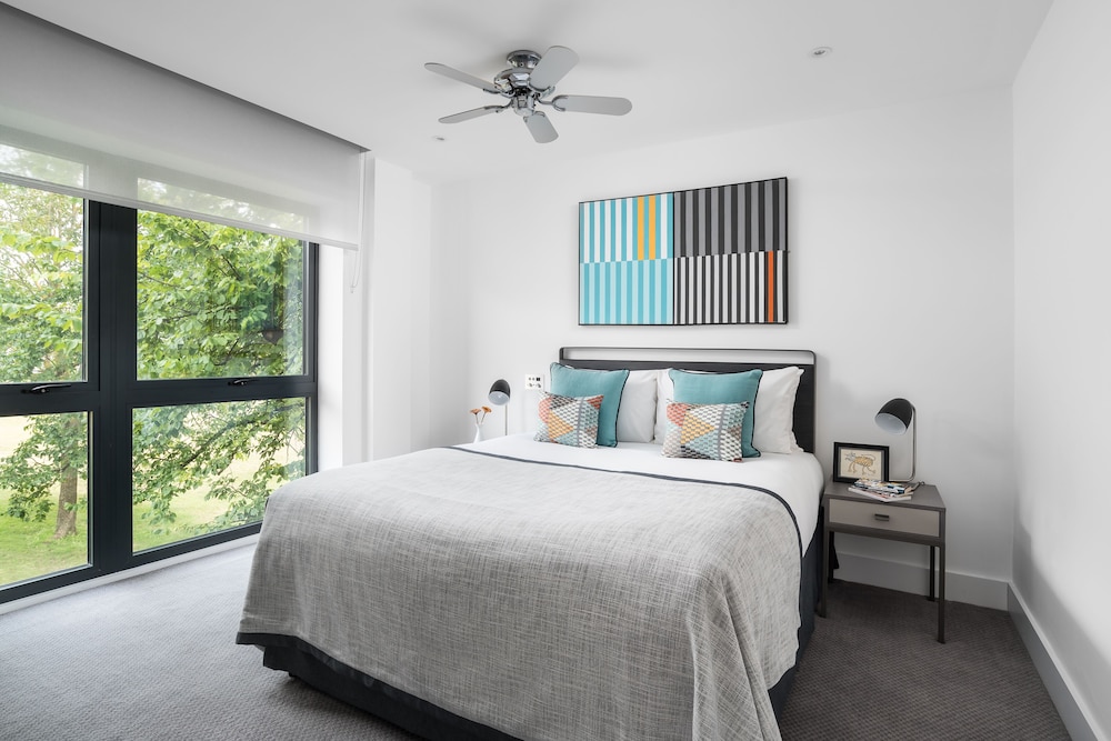 1 BEDROOM, EXECUTIVE, SUITE, SOFA