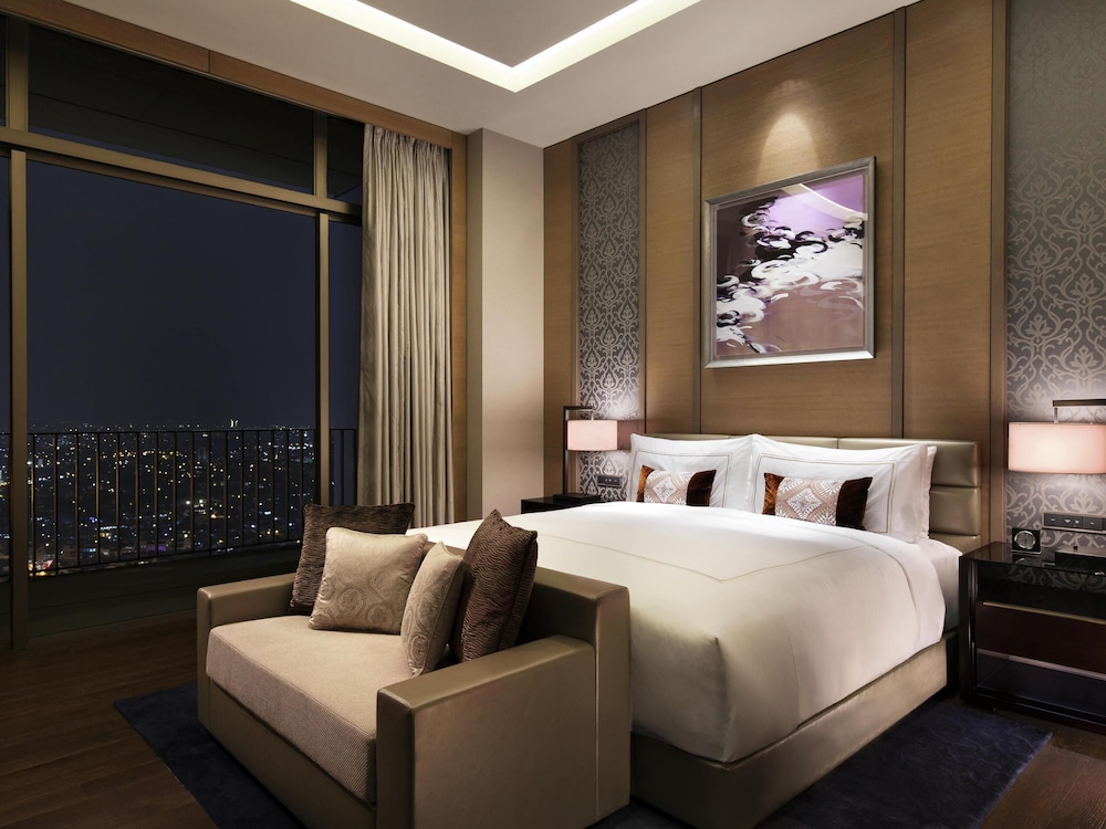 2 Bedrooms, Signature, Fairmont, Suite, King and Twin Beds