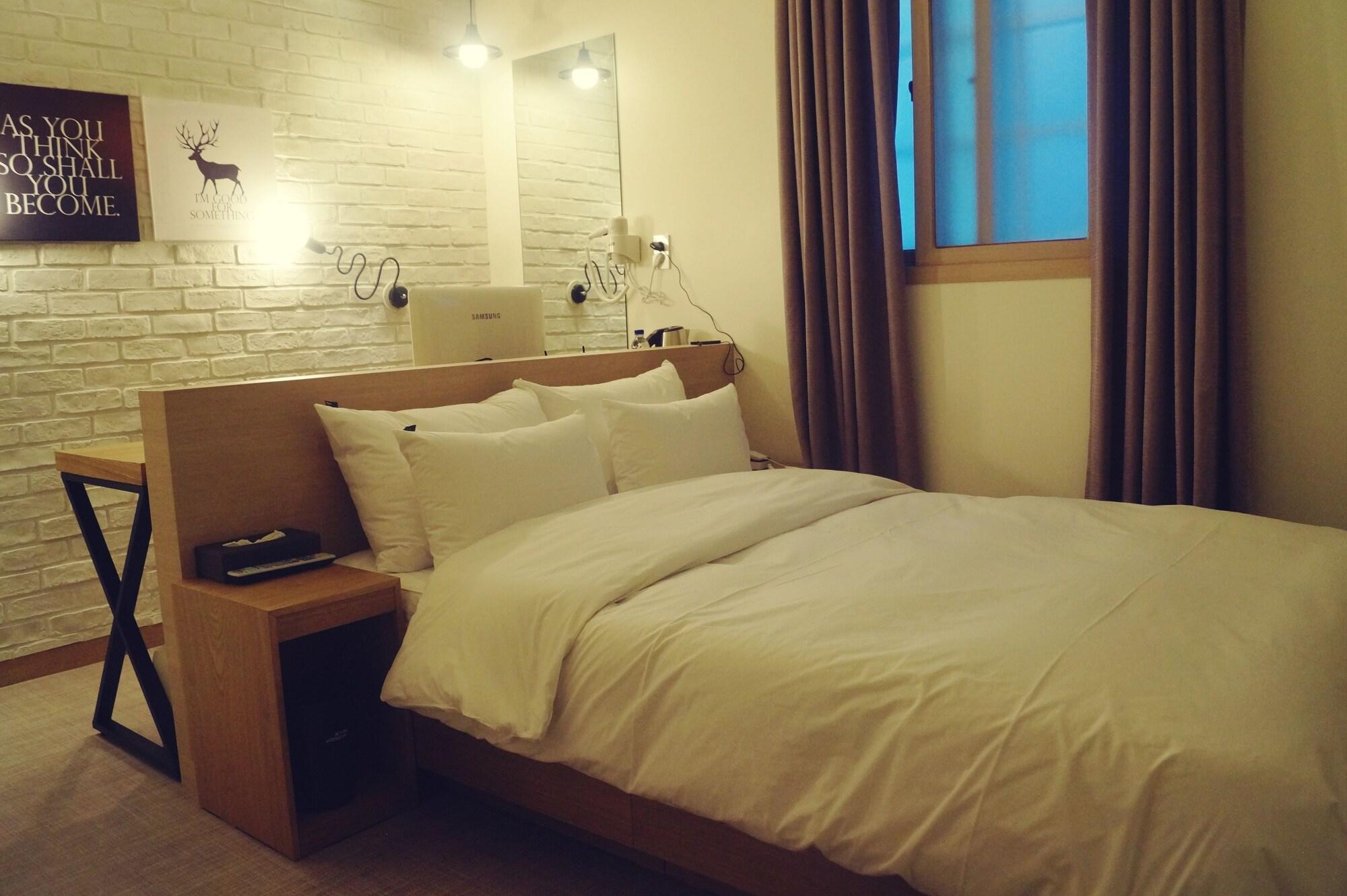 Design Hotel Xym 10/44