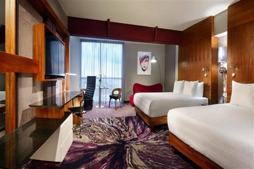 DELUXE, 2 DOUBLE BEDS