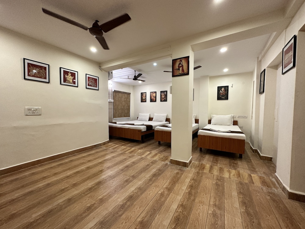 Hotel Ramakrishna 25/32