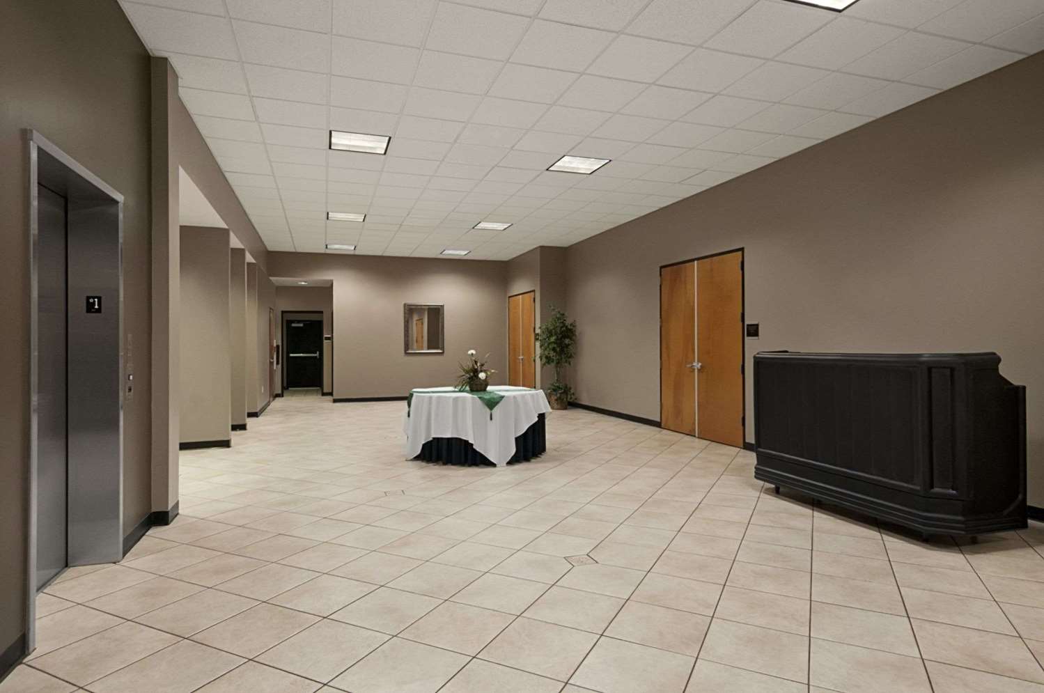 Wingate by Wyndham Round Rock Hotel & Conference Center 10/30