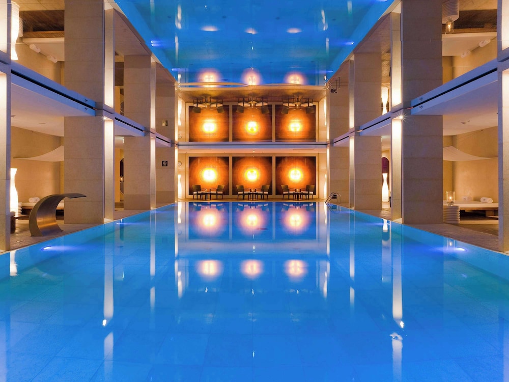 swimming pool spa
