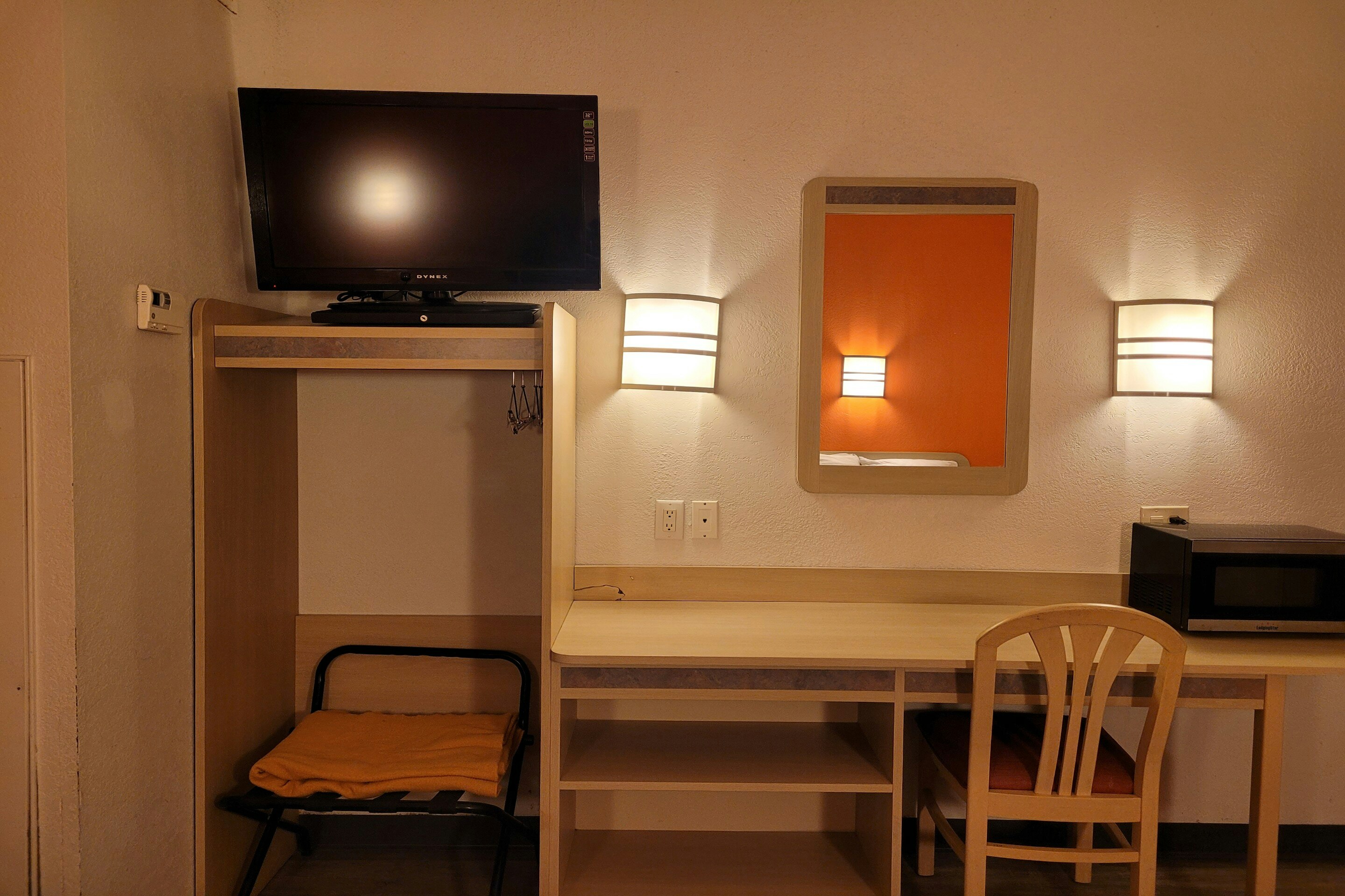 Modern Stay 39 Lakeview By OYO Minonk 35/50