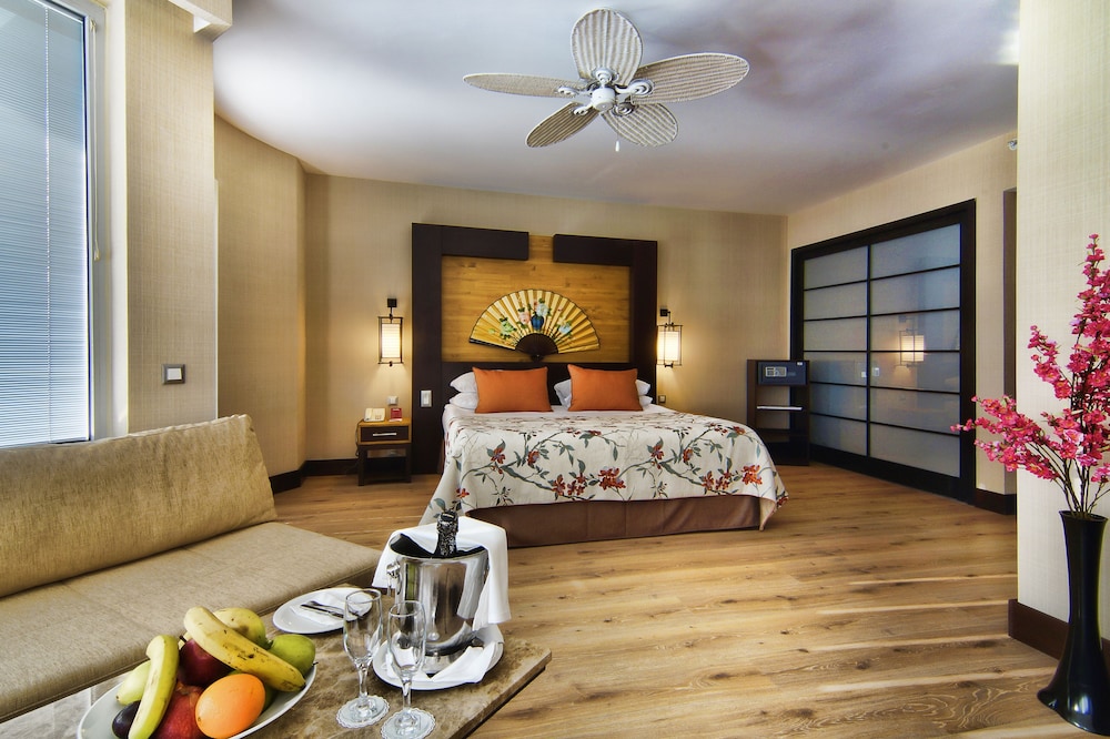 Limak Lara De Luxe Hotel and Resort 33/81