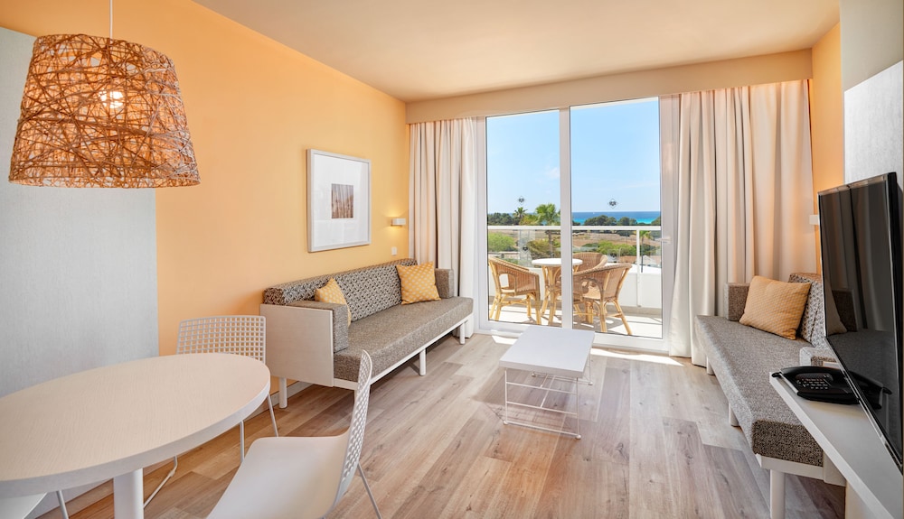 Protur Vista Badia Aparthotel 30/55