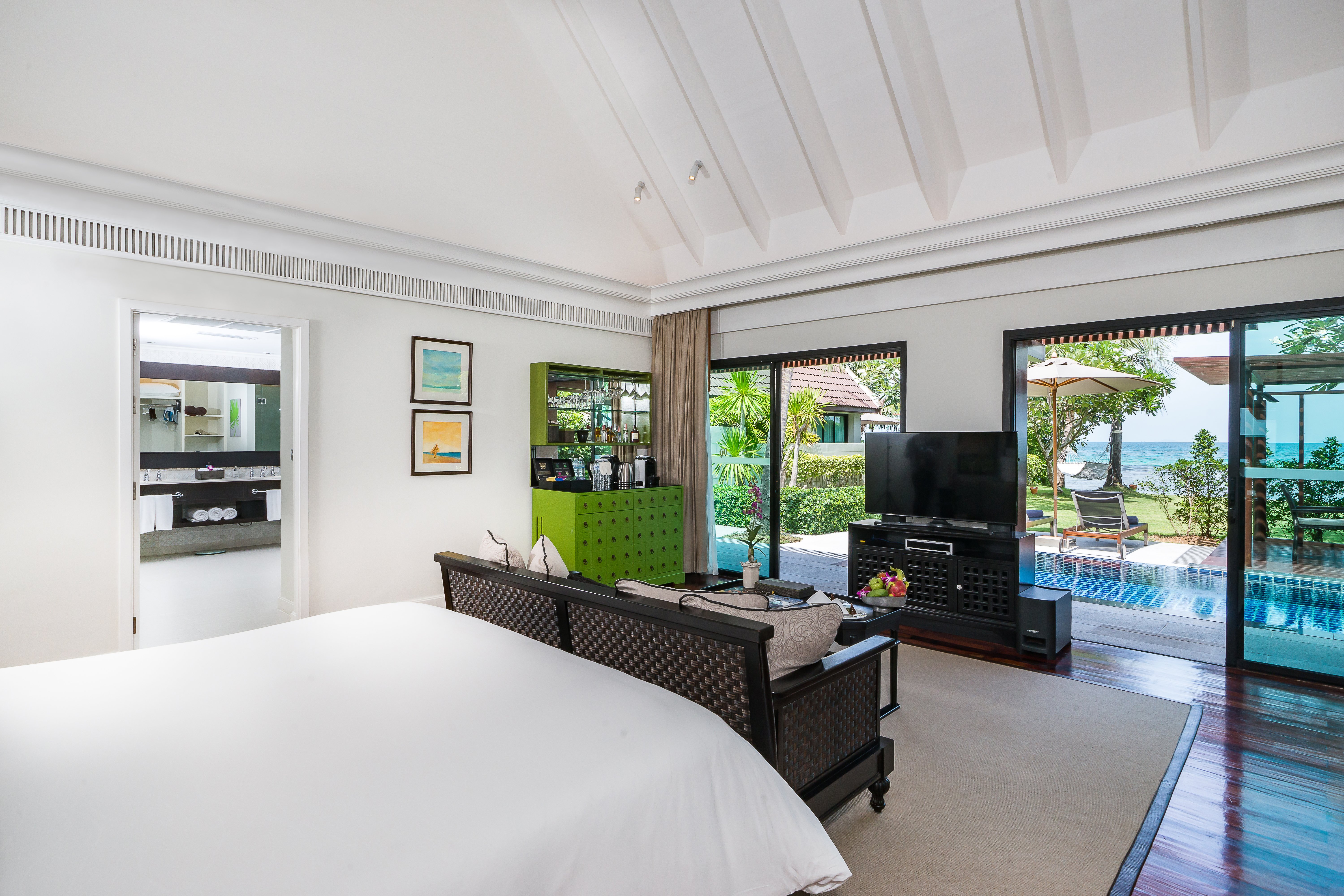 Club Beachfront Pool Villa
