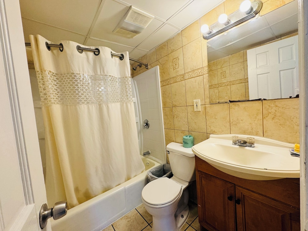 Skyview Manor Motel 52/54