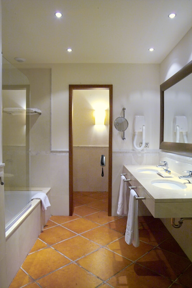 Puerto Antilla Grand Hotel 39/40