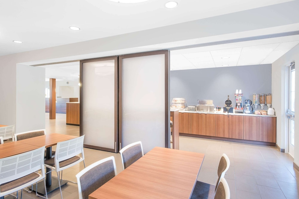 Microtel Inn And Suites By Wyndham Binghamton 5/34