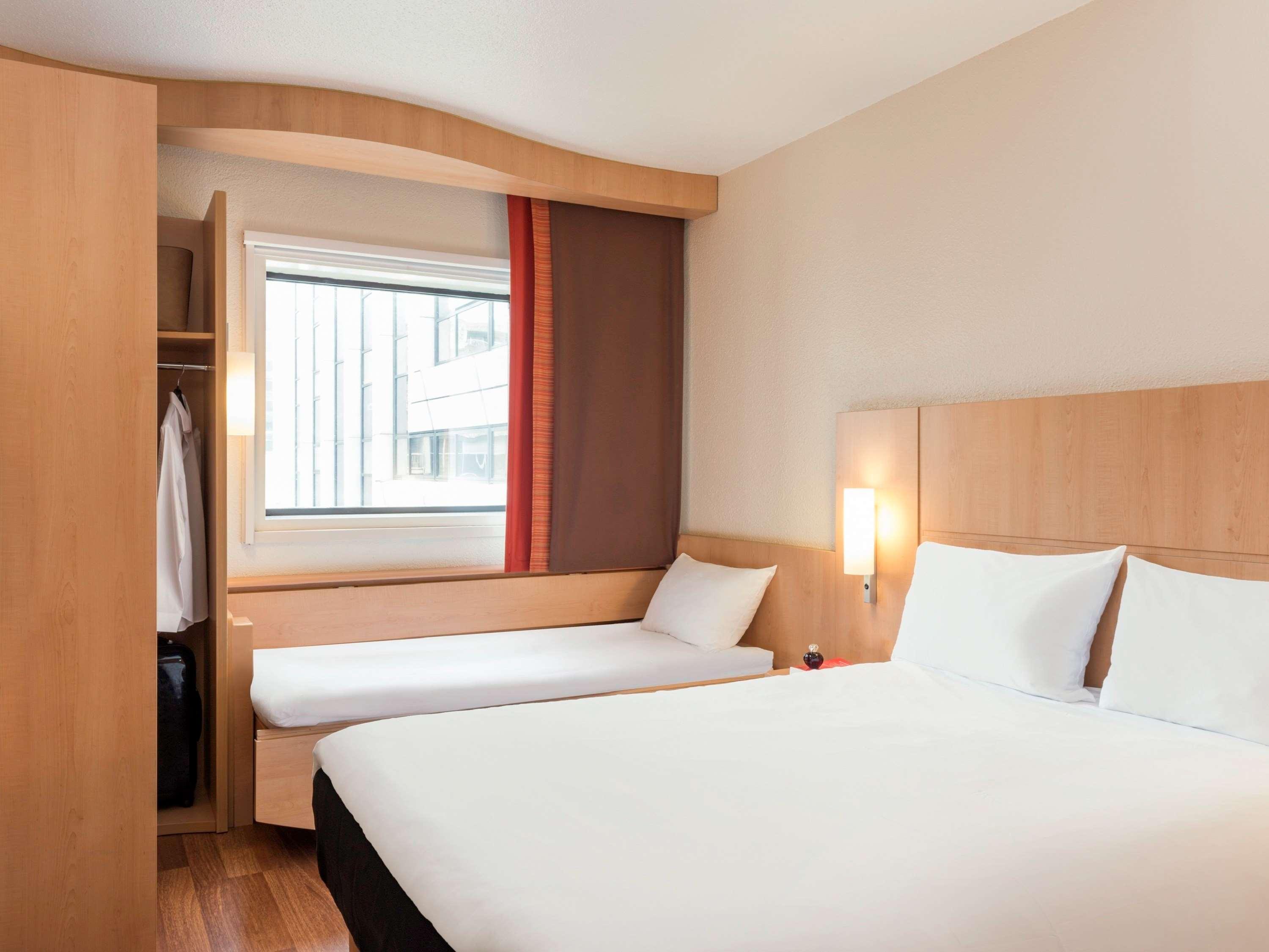 STANDARD, 1 DOUBLE AND 1 SINGLE BED