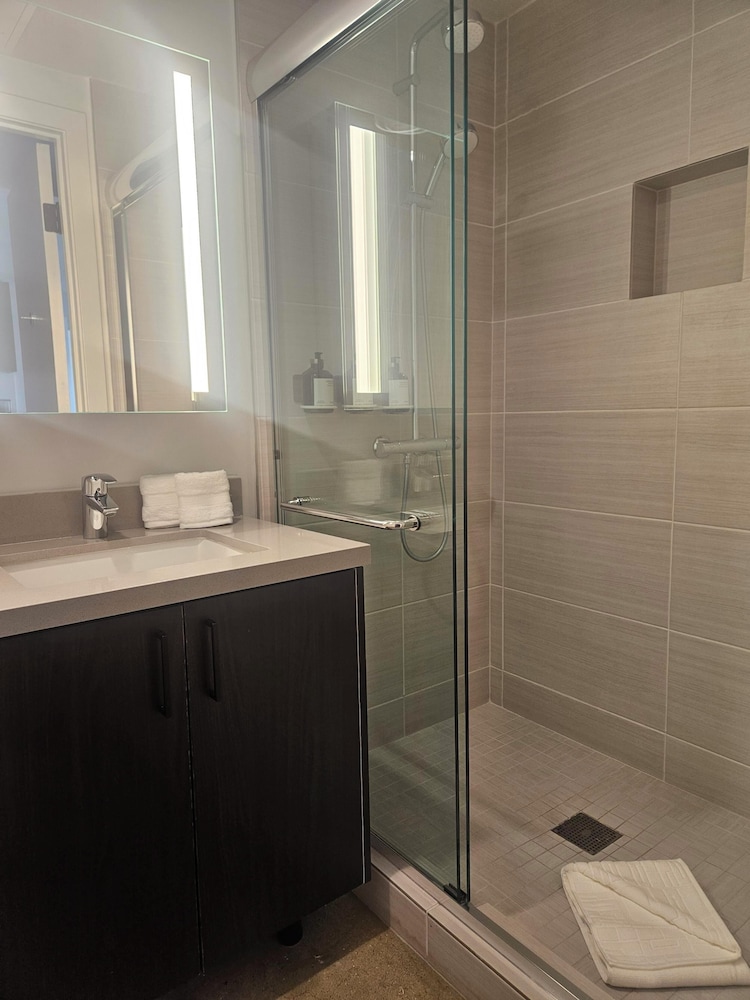 غرفة بسرير كينج لذوي الإعاقة، The Winfield Lofts, a Wyndham Hotel 2/3