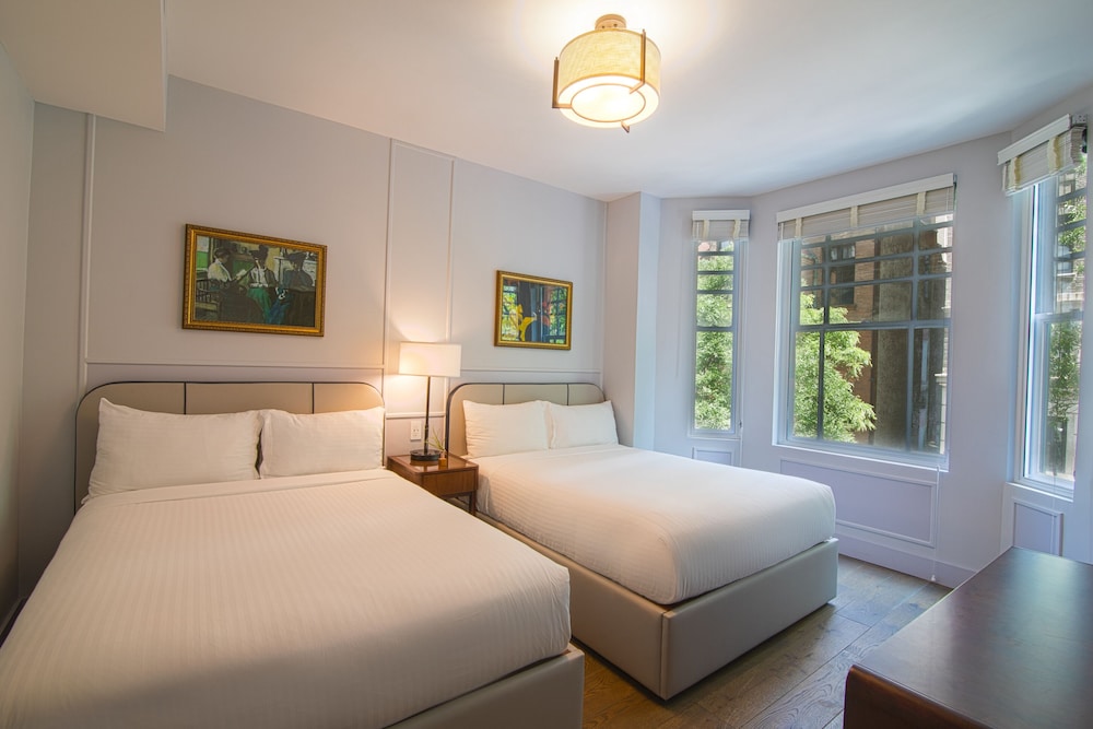 Deluxe, 2 Double beds