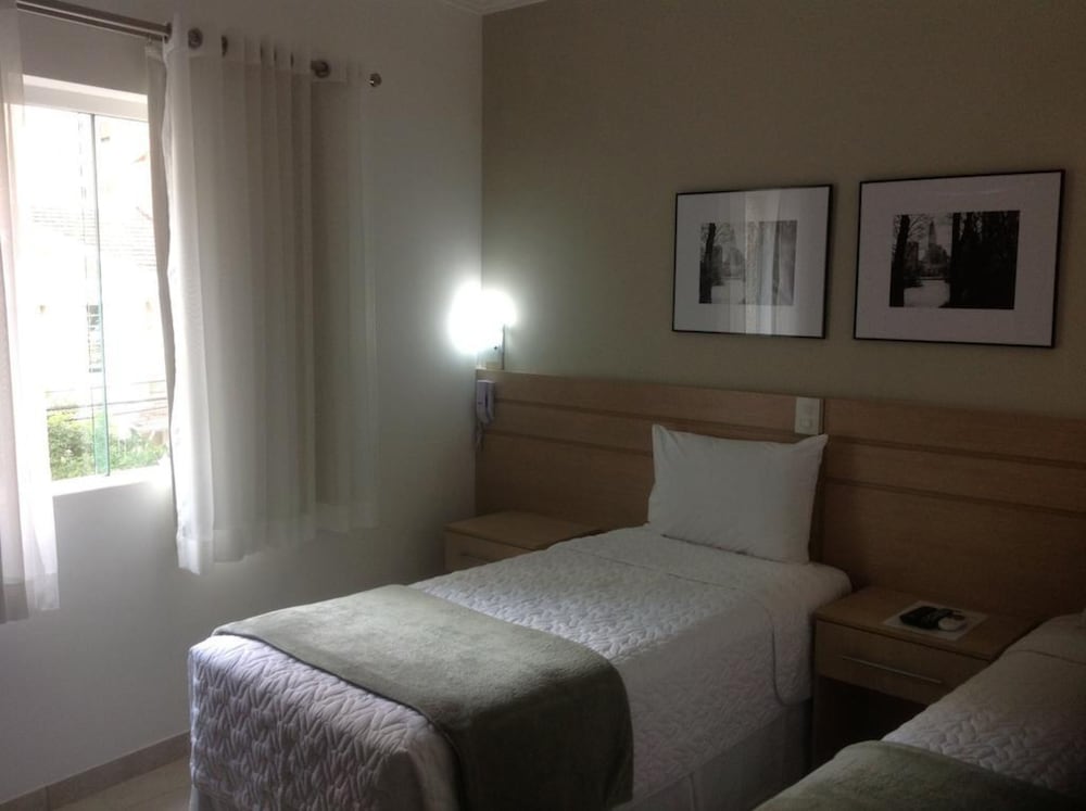 UPPER HOTEL 2/21