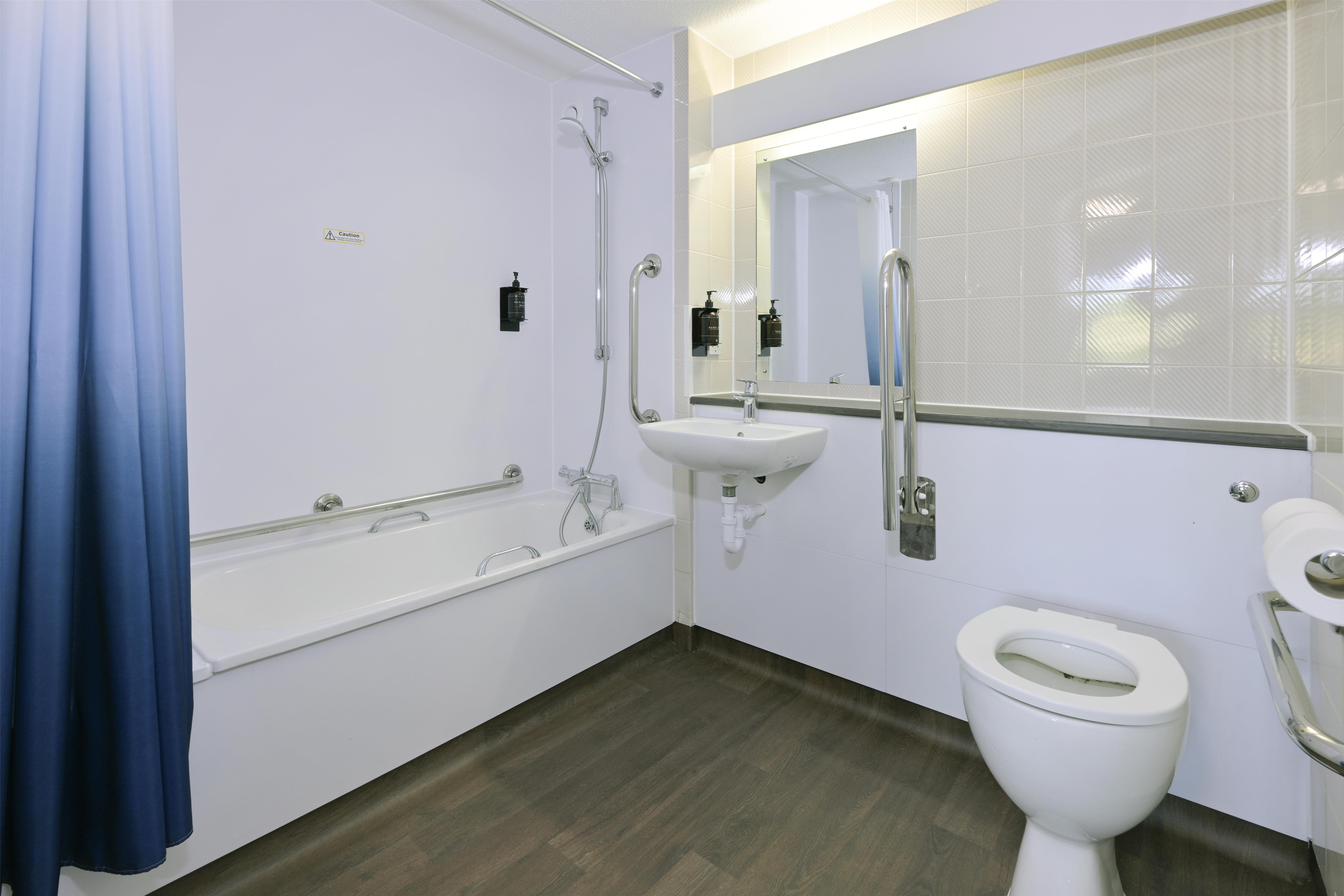Travelodge Hartlebury 25/25