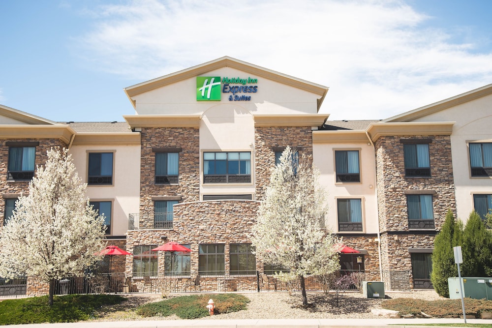 Holiday Inn Express Hotel Suites Loveland 1/56