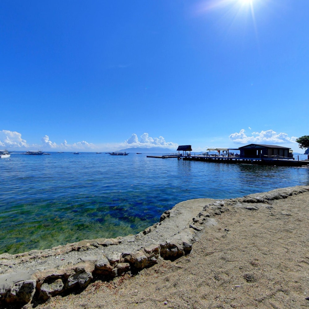 El Galleon Beach Resort Asia Divers 64/68