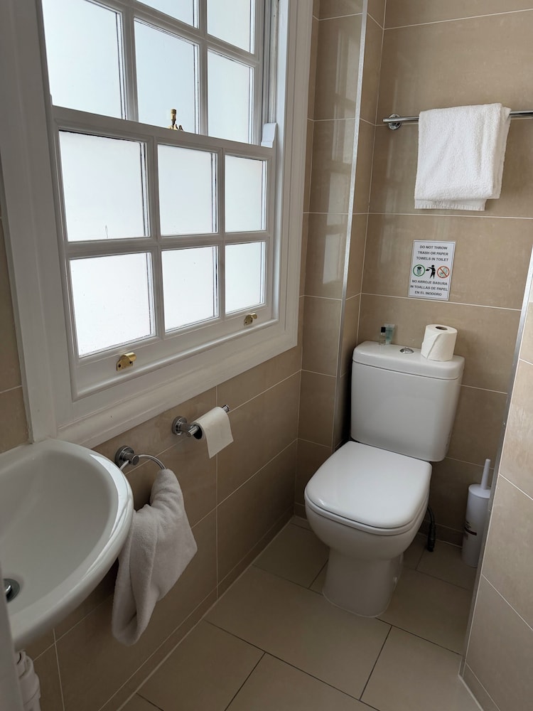 Balmoral House Hotel 28/32